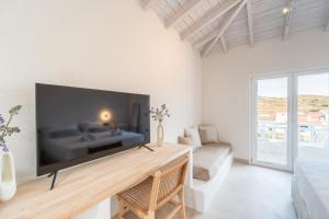 Drio Kythnos Suites