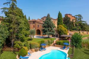 Apartment in historic residence with pool and view