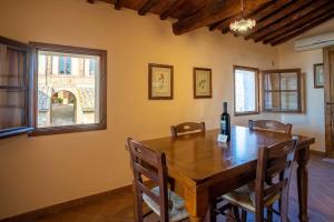 Apartment in historic residence with pool and view