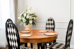 Marcinkowskiego Old Town Apartment #10 by BookingHost