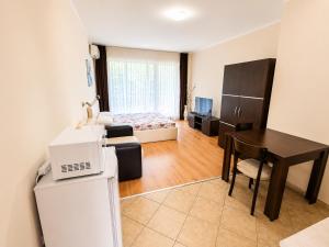 Sozopoly Studio with Pool and Fitness