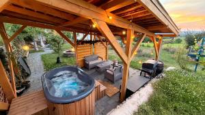 Sárkányok Háza Vendégház Balaton - House of Dragons Guesthouse with jakuzzi