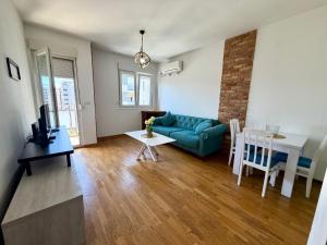 City Kvart Apartments - Steps Away from Shopping Mall Big Fashion