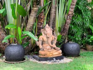 Naiharn 3br Private Pool Villa close to Beach