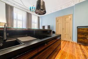 Marcinkowskiego Old Town Apartment #11 by BookingHost