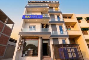 FabHotel Shri Bhagat Ji Sewa Dham - 250m from prem mandir