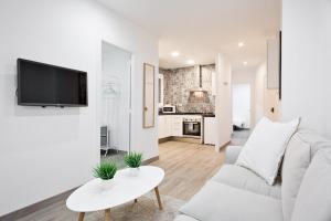 The White Flats Les Corts