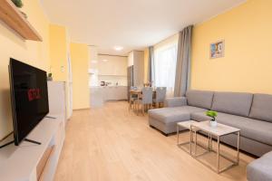 Jasmine 1 Bedroom Apartment with Free Parking