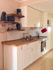 Bouganville - Apartment with Terrace & Shared Pool