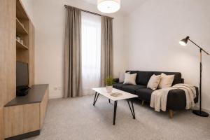 ALURE RESIDENCES 2 - 24h self check-in & private parking next to the apartment building included, CITY CENTER right on SNP Square in a quiet passage, new building, best deal in town