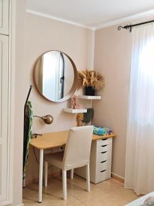 Bouganville - Apartment with Terrace & Shared Pool