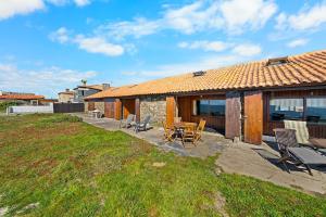 Moana Beachfront Fisherman House - Ocean View Near Porto
