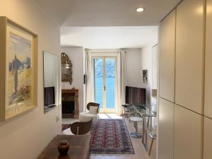Cristoforis Lake View House
