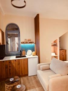 Ora Mare Studio, Drymades