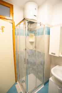 Trilocale fronte mare con piscina condominiale