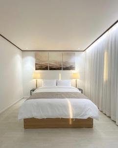 3 mins from Konkuk University Station, 10 mins walk from Seongsu Station