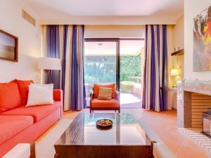 Vila Sol apartment with pool and garden