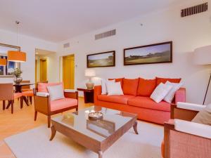 Vila Sol apartment with pool and garden