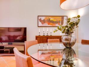 Vila Sol apartment with pool and garden