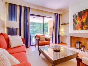 Vila Sol apartment with pool and garden