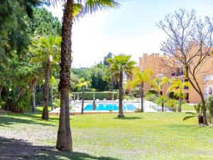 Vila Sol apartment with pool and garden