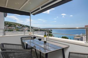 Luxury Villa, 40 sqm heated private pool, gym, Seaview, 200m to beach, 7 bedrooms