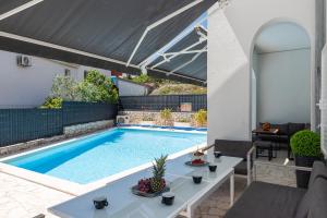 Luxury Villa, 40 sqm heated private pool, gym, Seaview, 200m to beach, 7 bedrooms
