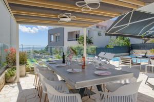 Luxury Villa, 40 sqm heated private pool, gym, Seaview, 200m to beach, 7 bedrooms