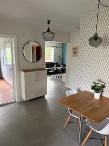 Charming 1BR Apt with Garden, Patio and Free Parking
