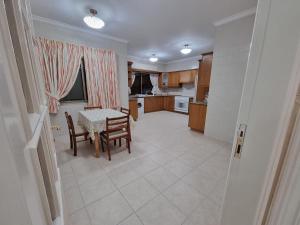 Lovely 2-bedroom Condo with indoor fireplace