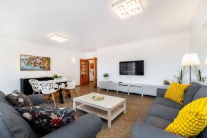 Bright Cascais Apartment with a View