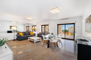 Bright Cascais Apartment with a View