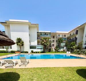 Bouznika Apartment Pool, Terrace & Parking