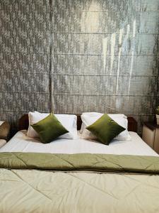 The Basera - Luxury Skydeck Cabin