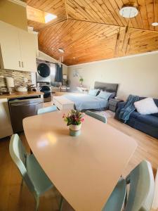 Separate guest suite