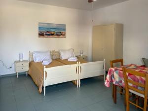 Naxos budget friendly studio 3 min walk from port