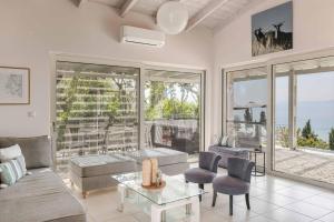 Mounda Beach Villa