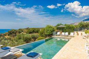 Mounda Beach Villa