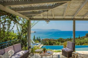 Mounda Beach Villa