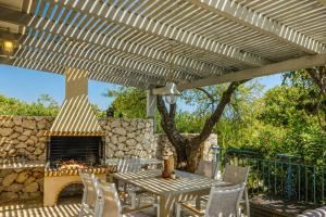 Mounda Beach Villa