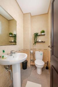 Appartement moderne 2 chambres, fibre optique, climatisation, proche Clinique Agdal
