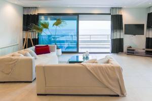 Beachfront Luxury Apartment Panoramic Sea Views N8