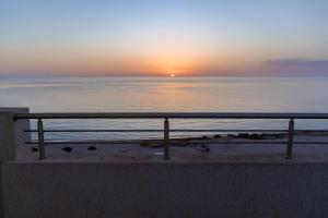 Beachfront Luxury Apartment Panoramic Sea Views N8