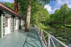 Malowniczy Dom nad samą rzeką, cisza i brak sąsiadów