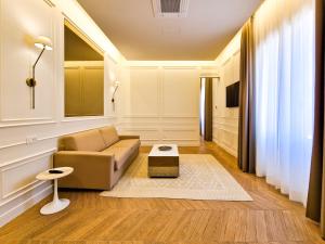 MadrHouse