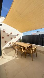Ático luminoso con 2 terrazas, piscina y parking a 3 min de la playa