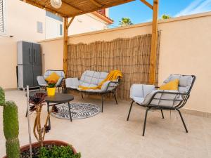 NOTO DA MARE - Beach Apartment with Large Terrace