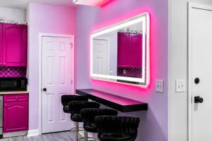 Pink Pony Club Retreat Near Vanderbilt Sleeps 6