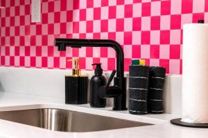 Pink Pony Club Retreat Near Vanderbilt Sleeps 6