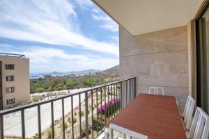 Condo con vista al arco, piscina infinity y spa